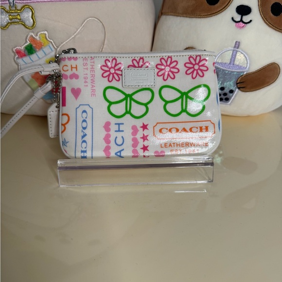 Coach White Patent Butterfly and Floral Wristlet - Picture 5 of 8